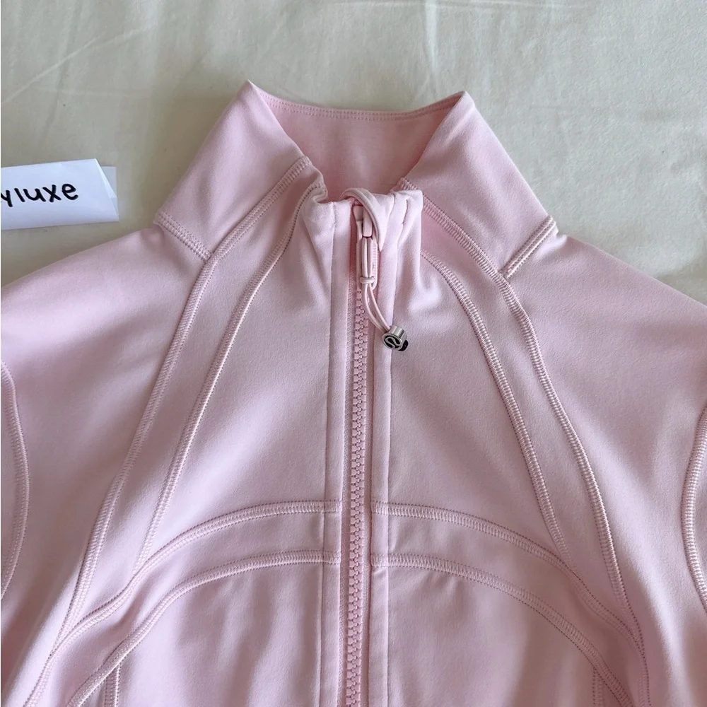 ๐ซ Sold - Lululemon Define Cropped Jacket *Nulu Strawberry Milkshake Size 4 - Picture 6 of 17